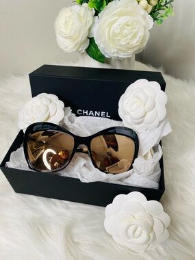CHANEL Cat Eye Sunglasses-Authentic. Black Acetate and Rose Gold Arms. Like New